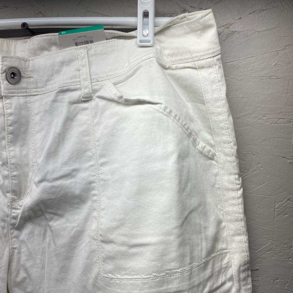Time and Tru White Cargo Capri Pants - Picture 4 of 14